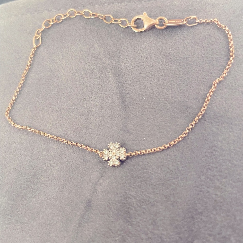 Delicate rose gold plated flower bracelet